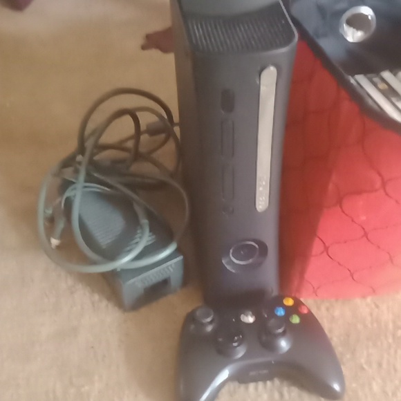 Xbox 360 w/12 games - Picture 5 of 7